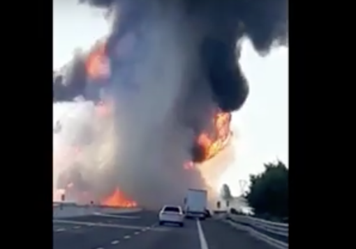 Informazione per chi viaggia: incidente e probabile esplosione sulla A1 in Emilia, chiusa l'autostrada [Video]