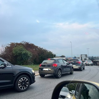 Scontro tra furgoncino e camion a Cuneo, traffico bloccato a Borgo San Giuseppe