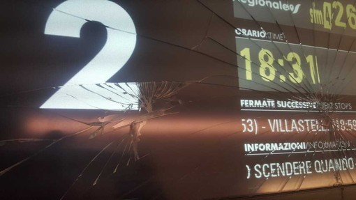 In foto il display danneggiato