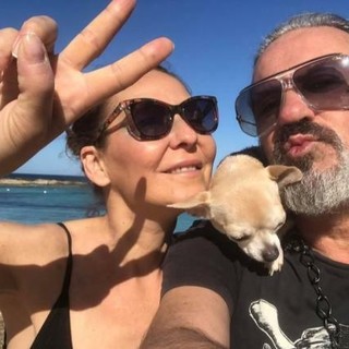 La coppia in un'immagine pubblicata da Ivan Sauna sulla sua pagina Facebook La coppia in un'immagine pubblicata da Ivan Sauna sulla sua pagina Facebook