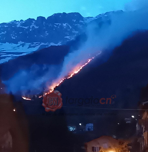 L'incendio in una foto scattata ieri
