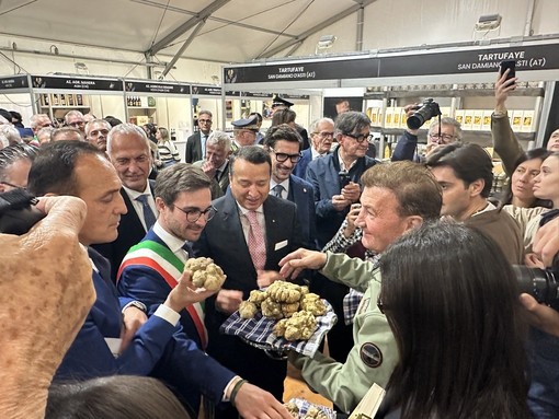 Al Mercato Mondiale del Tartufo Al Mercato Mondiale del Tartufo