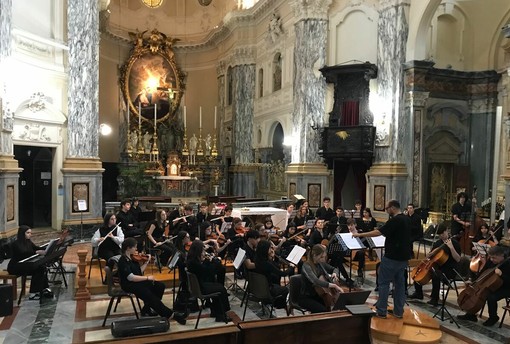 Liceo musicale “Da Vinci” di Alba, masterclass orchestrale con Giuseppe Ratti Liceo musicale “Da Vinci” di Alba, masterclass orchestrale con Giuseppe Ratti
