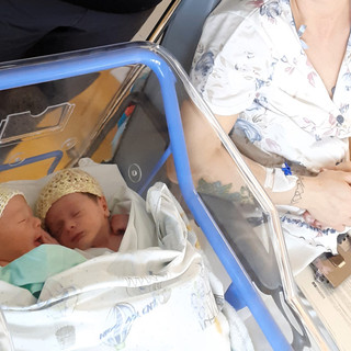 L'ospedale di Verduno festeggia i primi nati del 2026: sono Jonathan e Gioele, gemellini di Canale