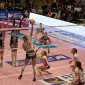 Un attacco dell'americana Kubik nella gara di andata a Chieri Un attacco dell'americana Kubik nella gara di andata a Chieri