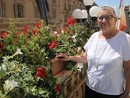 La sindaca Manassero sul balcone del Palazzo comunale