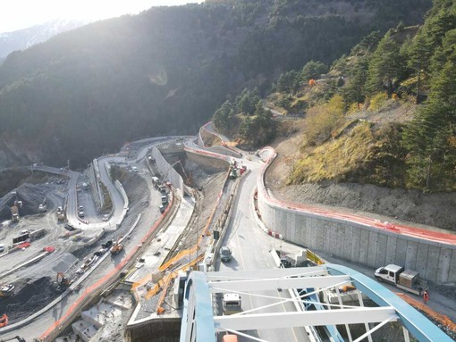 Lavori lungo i tornanti di accesso alla galleria del Tenda bis