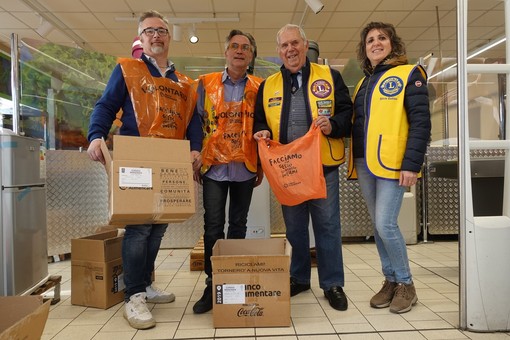 Lions in azione nella Colletta alimentare 2024