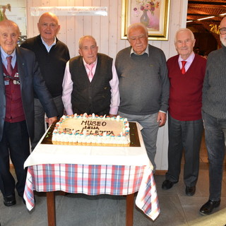 Il presidente del Museo della Bicicletta di Bra Luciano Cravero tra campioni e amici Il presidente del Museo della Bicicletta di Bra Luciano Cravero tra campioni e amici