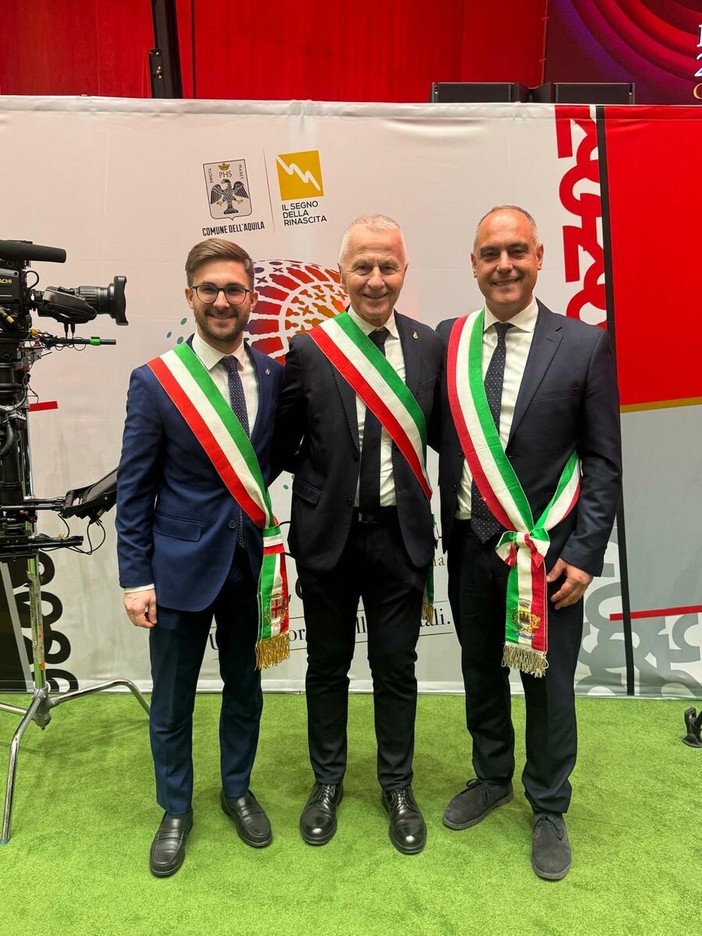 Gatto con i sindaci di Assisi e Procida