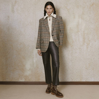 Weekend Max Mara interpreta il guardaroba femminile con uno stile disinvolto, che supera le stagioni