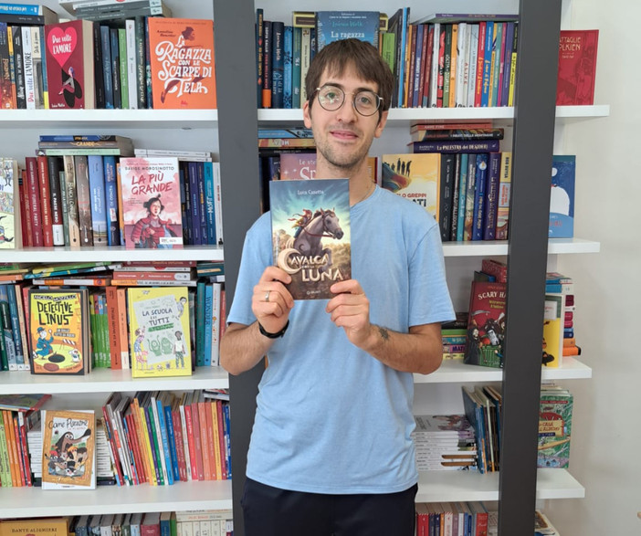 Ad Alba Luca Casetta presenta il libro "Cavalca con la luna" Ad Alba Luca Casetta presenta il libro "Cavalca con la luna"