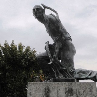 L'opera del Munciguerra, fotografata prima dei lavori che nel corso del 2018 interessarono il belvedere