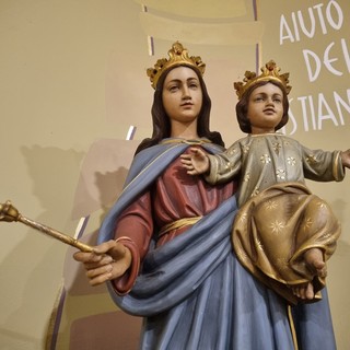 In foto, la statua dell’Ausiliatrice nella cappella dei Salesiani di Bra In foto, la statua dell’Ausiliatrice nella cappella dei Salesiani di Bra