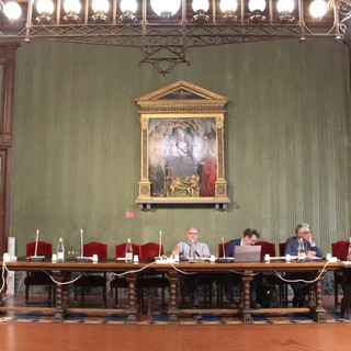 Aumento TARI, la minoranza in consiglio comunale: "L'aumento della TARI di 397.000 euro colpisce le famiglie e le attività albesi"