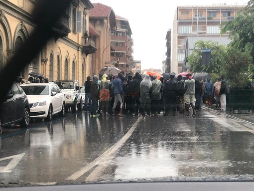 Un momento della protesta di ieri a Saluzzo