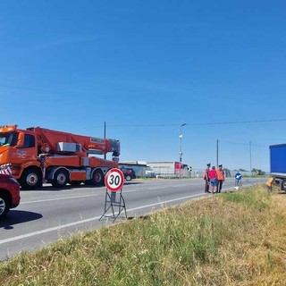 Scontro tra un'auto e un camion a Moretta: ventenne in codice giallo al CTO di Torino