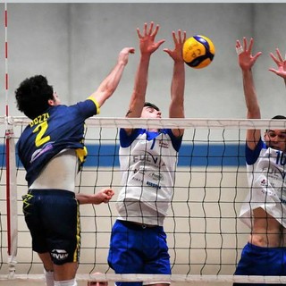 Un'azione di gara tra Mondovì e Ciriè Un'azione di gara tra Mondovì e Ciriè