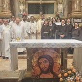 Foto di gruppo dopo la Messa in memoria di santa Chiara, a Bra