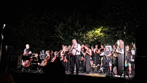 Monchiero Summer Vibe, debutto riuscito al Belvedere A. Scarampi del Cairo