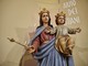 In foto, la statua dell’Ausiliatrice nella cappella dei Salesiani di Bra