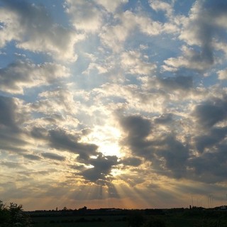 IL METEO / Settimana a due volti: caldo nella prima parte, temporali con rinfrescata nella seconda