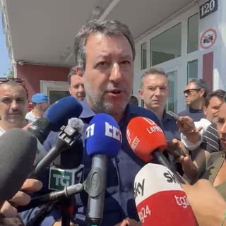 Il ministro Salvini all'uscita del carcere di Bollate
