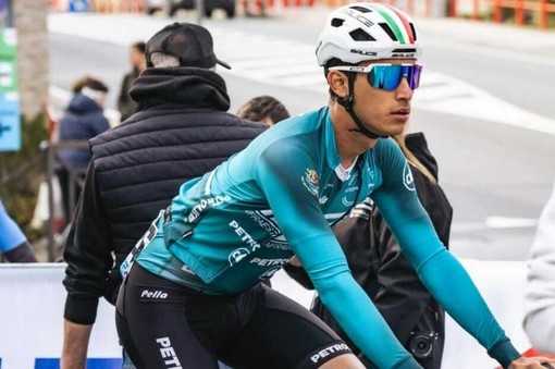 Il giovane portacolori della Petrolike è ricoverato in coma farmacologico all’ospedale di Cuneo. Si valuta un intervento per ridurre diverse fratture a mandibola e zigomo