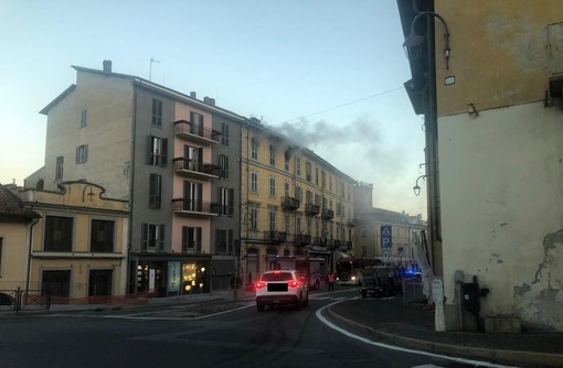 Mondovì, fumo da un alloggio di Breo già interessato da un incendio: vigili del fuoco sul posto