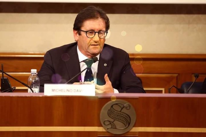 Michelino Davico quando era sottosegretario agli Interni a fianco di Maroni
