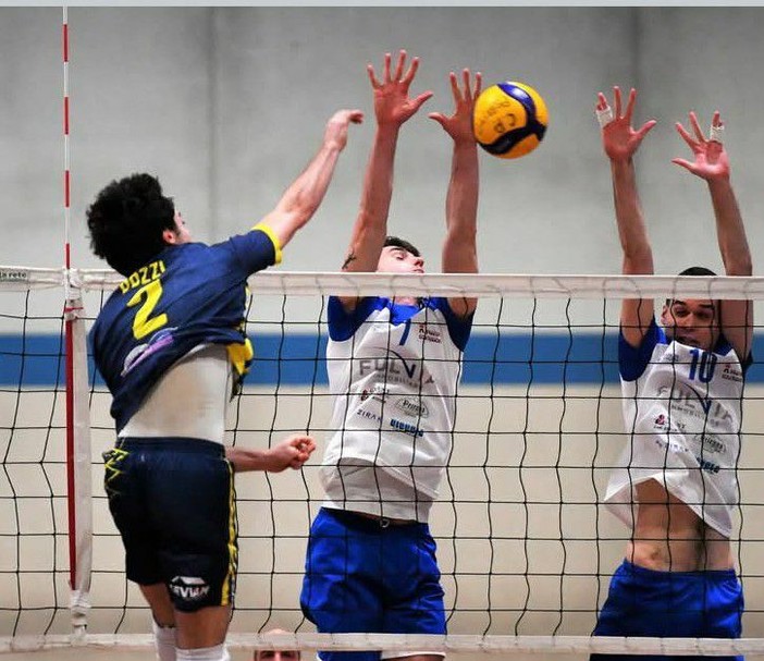 Un'azione di gara tra Mondovì e Ciriè Un'azione di gara tra Mondovì e Ciriè