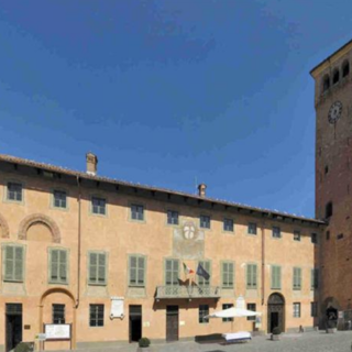 Municipio di Cherasco, immagine di repertorio Municipio di Cherasco, immagine di repertorio