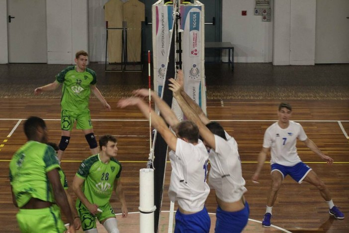 Una fase di gioco della partita con il Mozzate Una fase di gioco della partita con il Mozzate