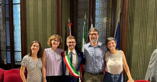 La consigliera Maria Cristina Galeasso (prima a sinistra) insieme all'assessora Donatella Croce, il sindaco Alberto Gatto e i consiglieri Fabio Tripaldi e Martina Amisano La consigliera Maria Cristina Galeasso (prima a sinistra) insieme all'assessora Donatella Croce, il sindaco Alberto Gatto e i consiglieri Fabio Tripaldi e Martina Amisano