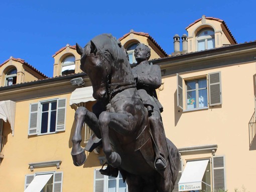 La statua equestre del generale nativo di Isola d'Asti. Sabato verrà ricollocata presso l'ex caserma che ne porta il nome