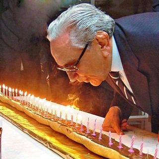 Anno 2004: Michele Ferrero spegne le candeline per i primi 40 anni della crema spalmabile