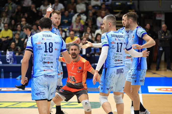 Cavaccini prova ad incitare i compagni, ma contro la battuta di Modena non c'è stato nulla da fare (Foto Bramardi)