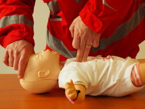 Alba, in piazza Ferrero le manovre salvavita pediatriche con l'Asl Cn2