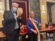 L'ex sindaco Borgna insieme con Patrizia Manassero che indossa per la prima volta la fascia tricolore