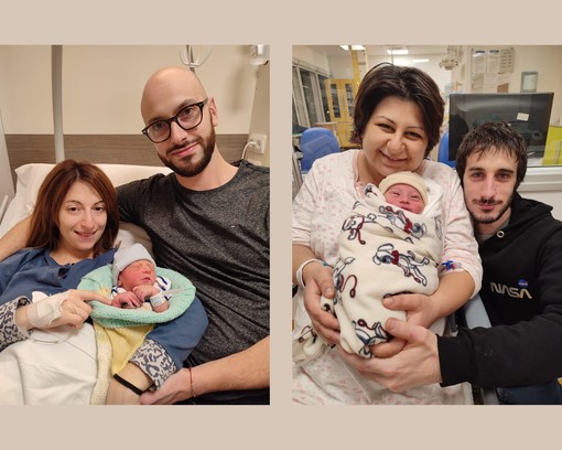 A sinistra Ethan, con mamma Mariella e papà Manuel, a destra Mattia, figlio di Silvia e Luca