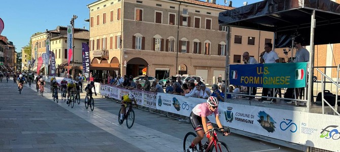 CICLISMO / Nicole Bracco vola al secondo posto e tiene la maglia rosa del Trofeo Rosa