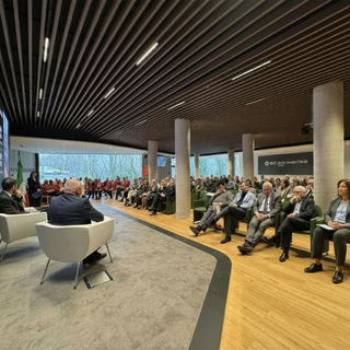 Banca Alpi Marittime, inaugurata a Carrù la nuova sala polivalente intitolata all’ex direttore Matteo Filippi