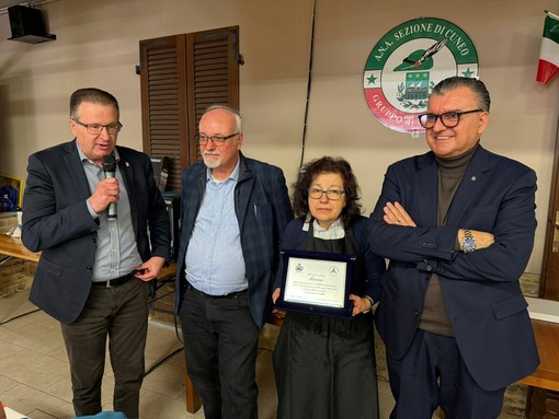 La consegna della targa