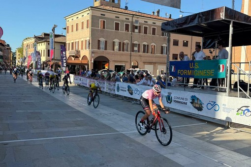 CICLISMO / Nicole Bracco vola al secondo posto e tiene la maglia rosa del Trofeo Rosa CICLISMO / Nicole Bracco vola al secondo posto e tiene la maglia rosa del Trofeo Rosa