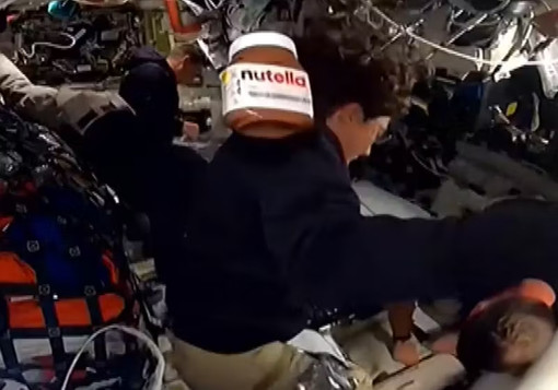 Nutella “in orbita” su Orion: perché il barattolo fluttuante di Artemis II è diventato virale (e cosa c’entra davvero il gusto nello spazio)