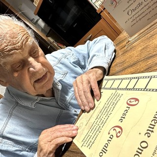 Un'immagine del giugno scorso, quando il professor Cavallo venne nominato presidente onorario del Gruppo Fotografo Albese, di cui era stato fondatore sessant'anni fa Un'immagine del giugno scorso, quando il professor Cavallo venne nominato presidente onorario del Gruppo Fotografo Albese, di cui era stato fondatore sessant'anni fa