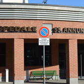 Tre anelli e la mano gonfia dopo una puntura da insetto: i vigili del fuoco intervengono a Savigliano Tre anelli e la mano gonfia dopo una puntura da insetto: i vigili del fuoco intervengono a Savigliano