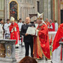 Duomo di Saluzzo la consega dell'onorificenza pontifica di Cavaliere dell'Ordine di San Gregorio Magno al maggiore Davide Basso Duomo di Saluzzo la consega dell'onorificenza pontifica di Cavaliere dell'Ordine di San Gregorio Magno al maggiore Davide Basso