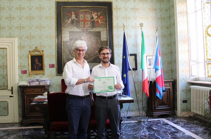 Alba premiata da Legambiente: menzione speciale "Miglior Comune 95% GPP" per gli appalti verdi Alba premiata da Legambiente: menzione speciale "Miglior Comune 95% GPP" per gli appalti verdi