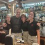 Paolo Bonolis con lo staff del Bar Perugina Paolo Bonolis con lo staff del Bar Perugina